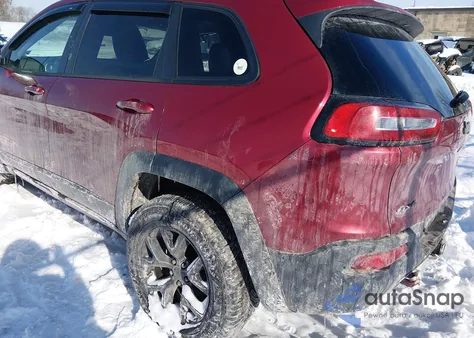 2015 Jeep Cherokee Trailhawk z USA, uszkodzony, nr VIN 1C4PJMBS7FW588065